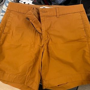 OLD NAVY mustard woman chino shorts size 10 with pockets